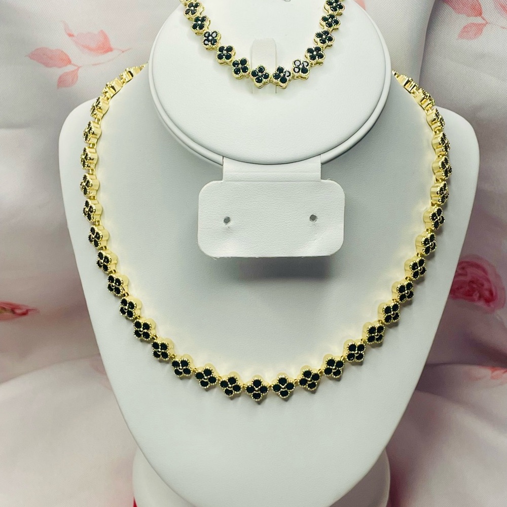 Elegant Gold and Black Floral Necklace Set